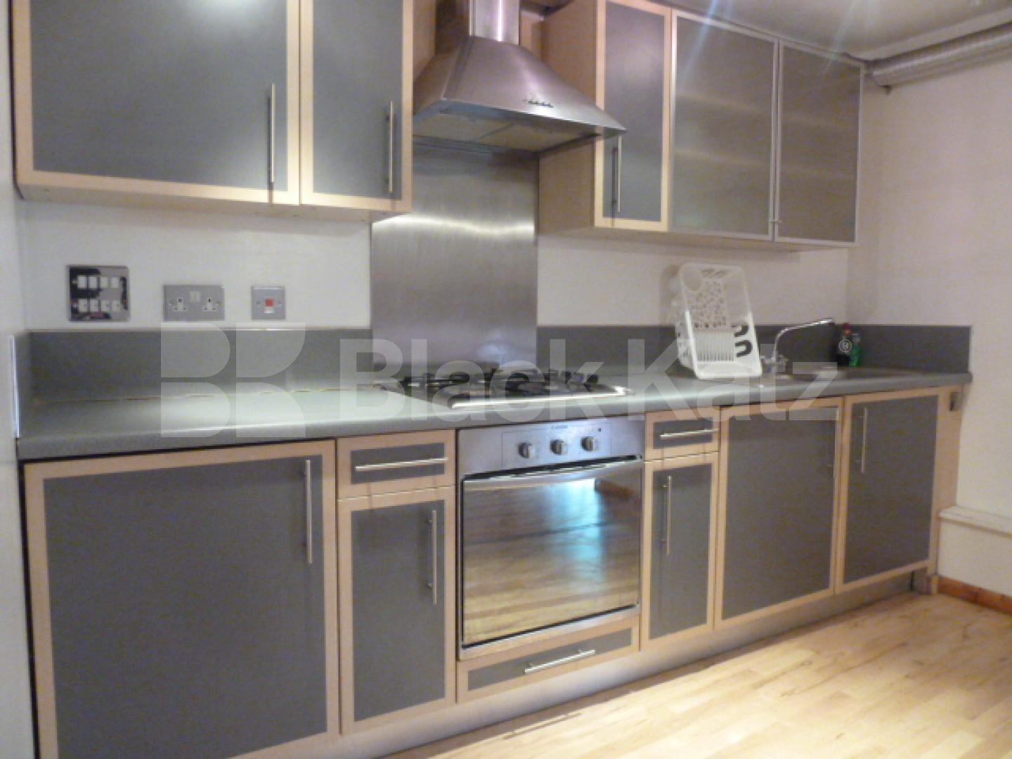 			NEW INSTRUCTION! WAREHOUSE CONVERSION, 1 Bedroom, 1 bath, 1 reception Flat			 Henshall Street, ISLINGTON/CANONBURY