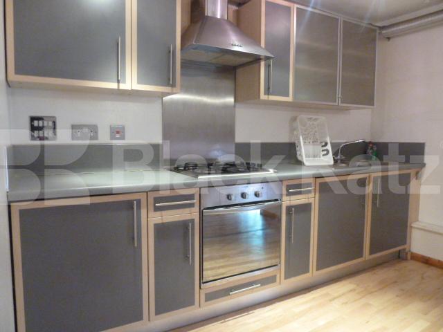 			NEW INSTRUCTION! WAREHOUSE CONVERSION, 1 Bedroom, 1 bath, 1 reception Flat			 Henshall Street, ISLINGTON/CANONBURY