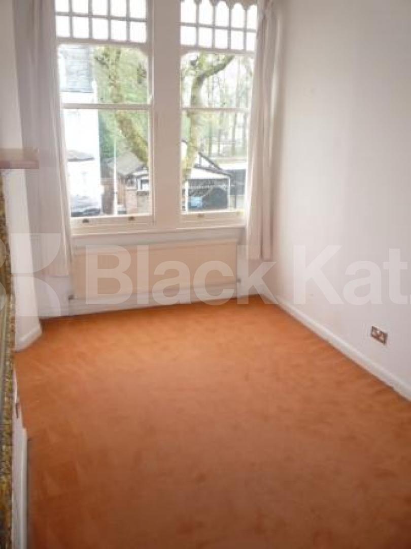 			LET BY BLACK KATZ, 2 Bedroom, 1 bath, 1 reception Flat			 Kings Avenue, MUSWELL HILL