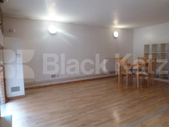 			NEW INSTRUCTION! WAREHOUSE CONVERSION, 1 Bedroom, 1 bath, 1 reception Flat			 Henshall Street, ISLINGTON/CANONBURY