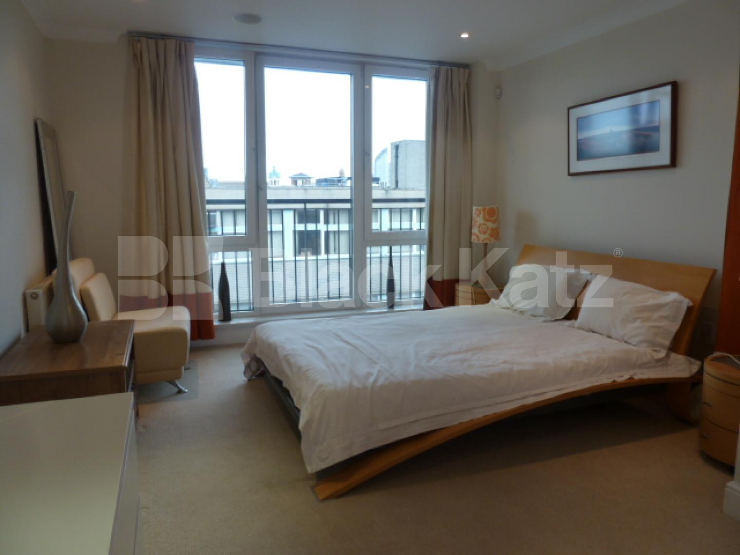 			STUNNING TWO BED IN ANGEL, 2 Bedroom, 1 bath, 1 reception Flat			 THE POINT-BARON STREET, ANGEL-ISLINGTON