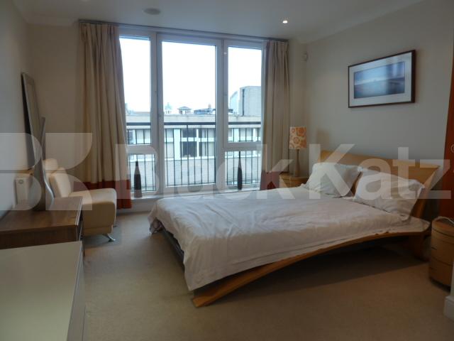 			STUNNING TWO BED IN ANGEL, 2 Bedroom, 1 bath, 1 reception Flat			 THE POINT-BARON STREET, ANGEL-ISLINGTON