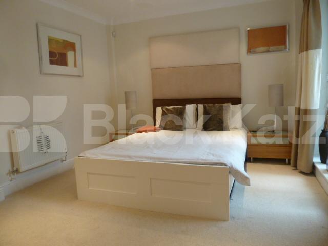 			STUNNING TWO BED IN ANGEL, 2 Bedroom, 1 bath, 1 reception Flat			 THE POINT-BARON STREET, ANGEL-ISLINGTON