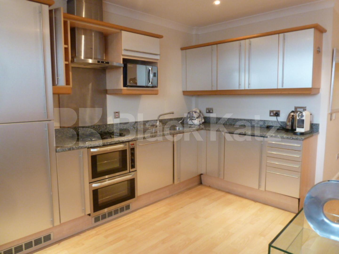 			STUNNING TWO BED IN ANGEL, 2 Bedroom, 1 bath, 1 reception Flat			 THE POINT-BARON STREET, ANGEL-ISLINGTON
