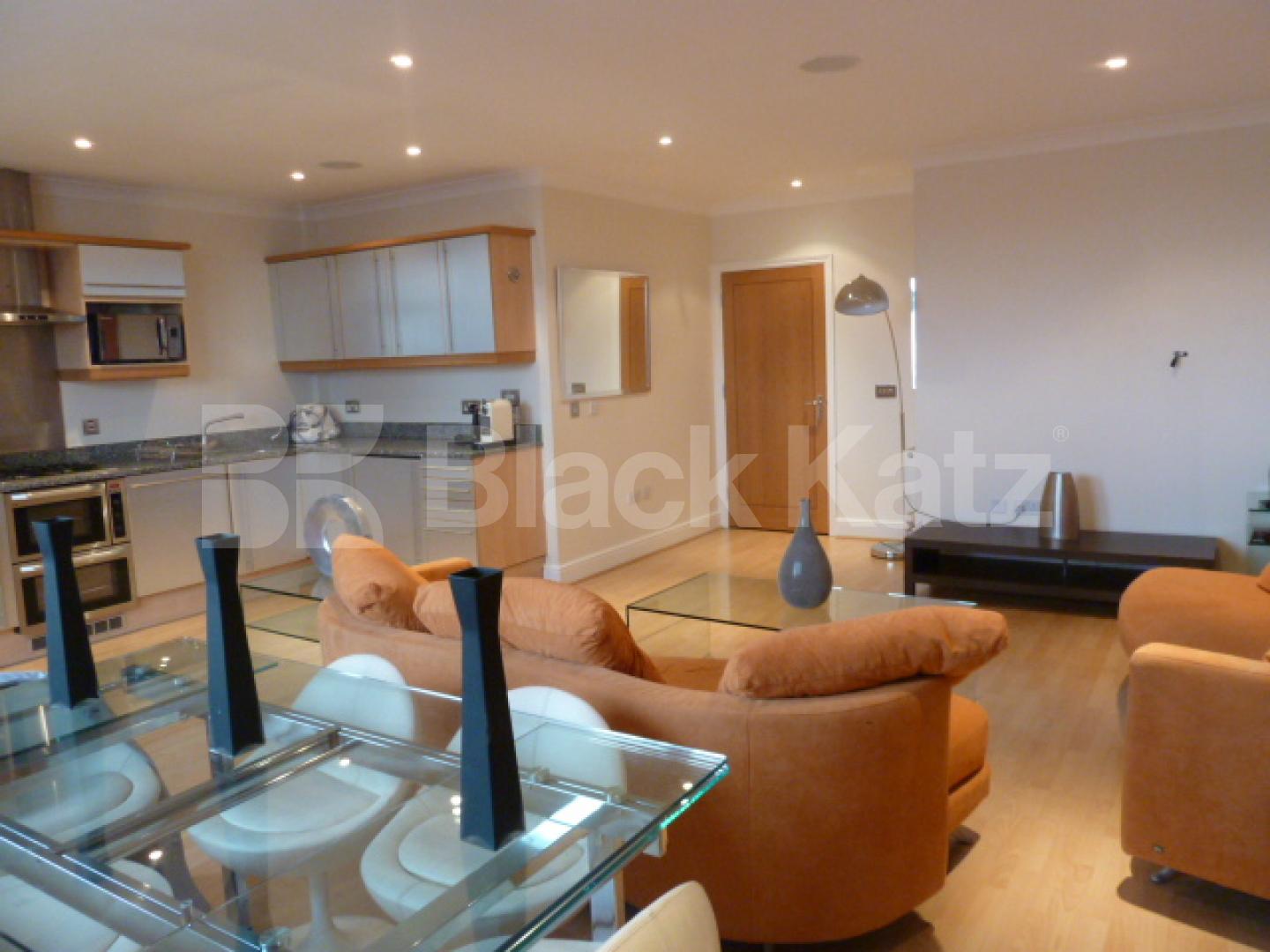 			STUNNING TWO BED IN ANGEL, 2 Bedroom, 1 bath, 1 reception Flat			 THE POINT-BARON STREET, ANGEL-ISLINGTON