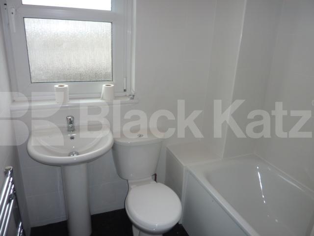 			NEW INSTRUSTION!!! BRAND NEW REFURBISHED!!!, 1 Bedroom, 1 bath, 1 reception Flat			 Vulcan Way, BARNSBURY-HOLLOWAY 