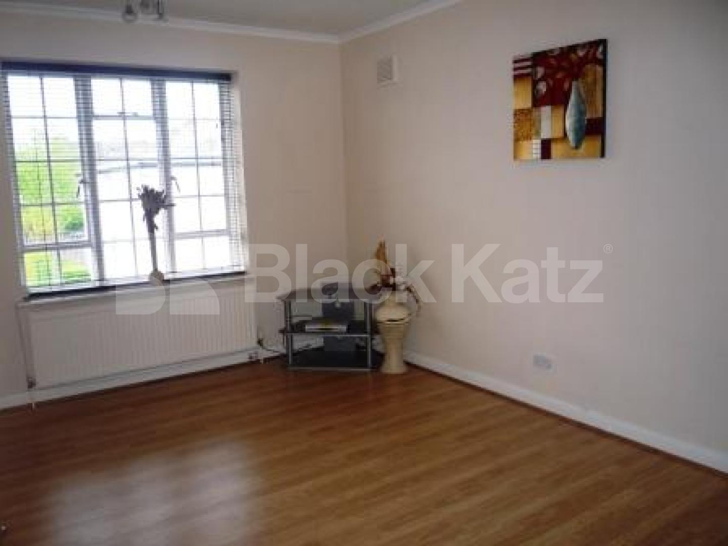 			2 Bedroom, 1 bath, 1 reception Flat			 Lodge Lane, NORTH FINCHLEY