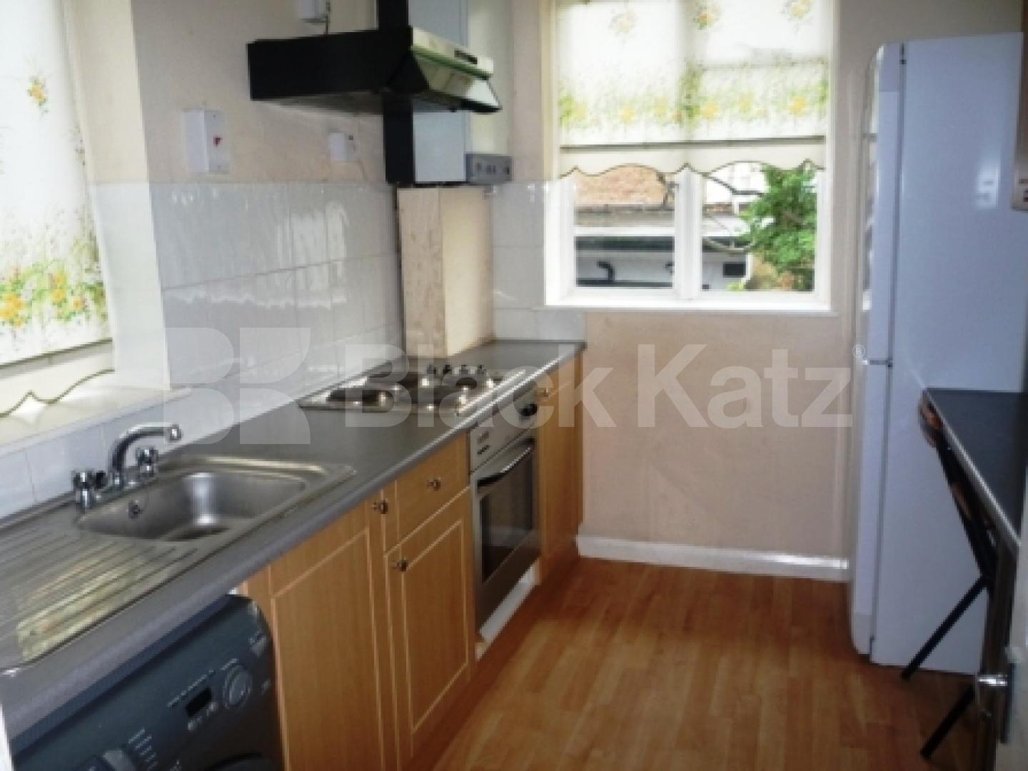 			2 Bedroom, 1 bath, 1 reception Flat			 Lodge Lane, NORTH FINCHLEY