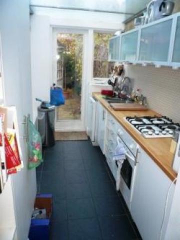 			2 Bedroom, 1 bath, 1 reception Flat			 Lothrop Street, QUEENS PARK