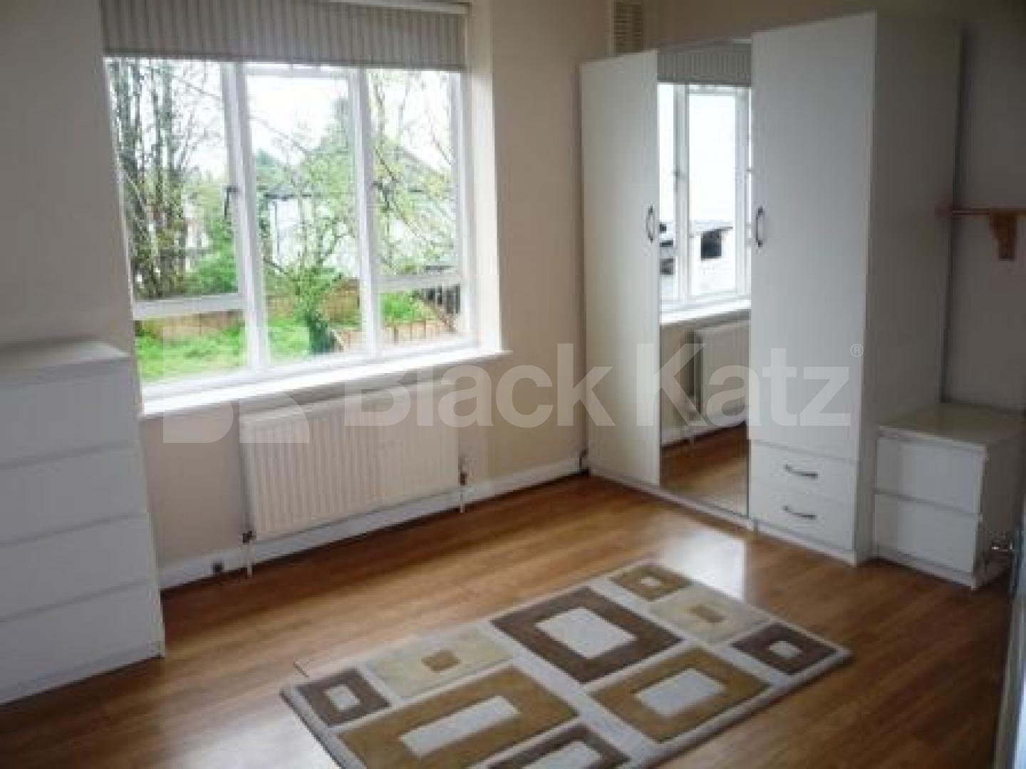 			2 Bedroom, 1 bath, 1 reception Flat			 Lodge Lane, NORTH FINCHLEY