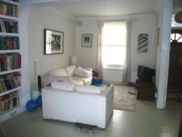 			2 Bedroom, 1 bath, 1 reception Flat			 Lothrop Street, QUEENS PARK
