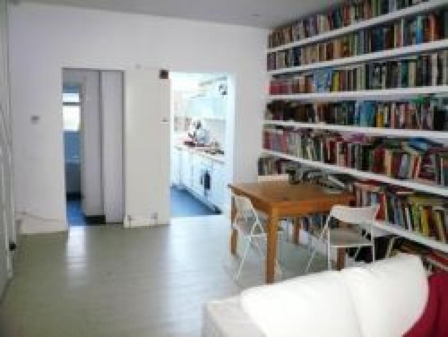 			2 Bedroom, 1 bath, 1 reception Flat			 Lothrop Street, QUEENS PARK