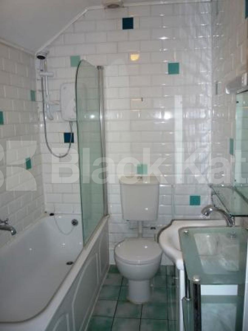 			A MUST SEE!, 2 Bedroom, 1 bath, 1 reception Flat			 Dickenson Road, CROUCH END