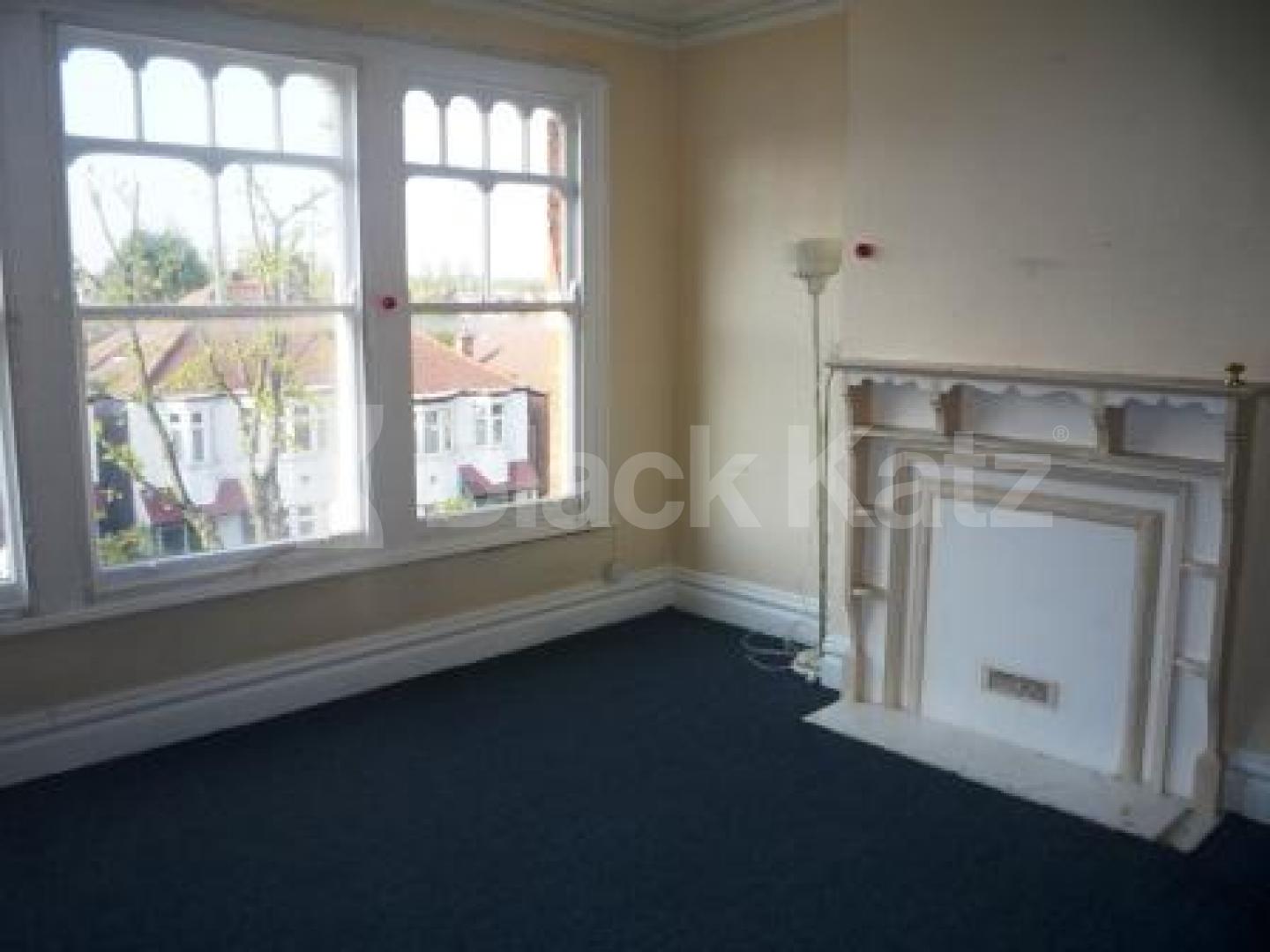 			3 Bedroom, 1 bath, 1 reception Flat			 Alexandra Park Road, MUSWELL HILL