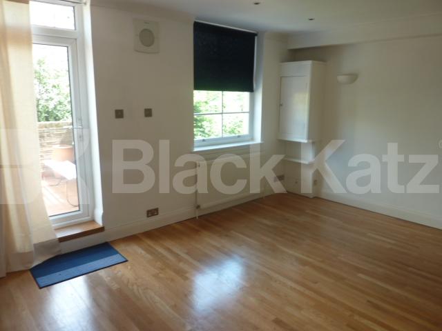 			PRIVATE TERRACE!, 1 Bedroom, 1 bath, 1 reception Flat			 Haverstock Hill, BELSIZE PARK