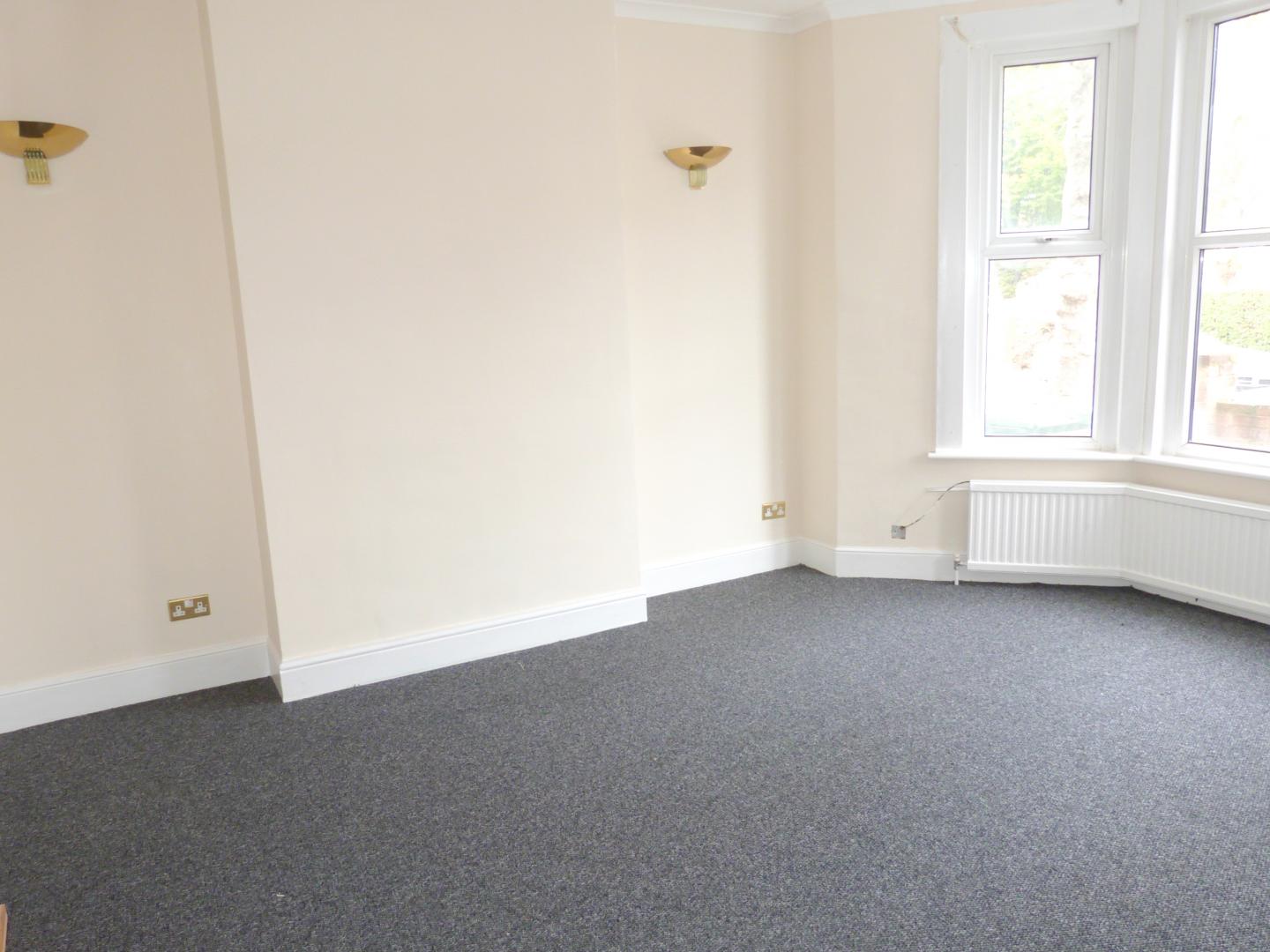 			NEW INSTRUCTION, 4 Bedroom, 1 bath, 1 reception House			 Kings Road, WILLESDEN GREEN