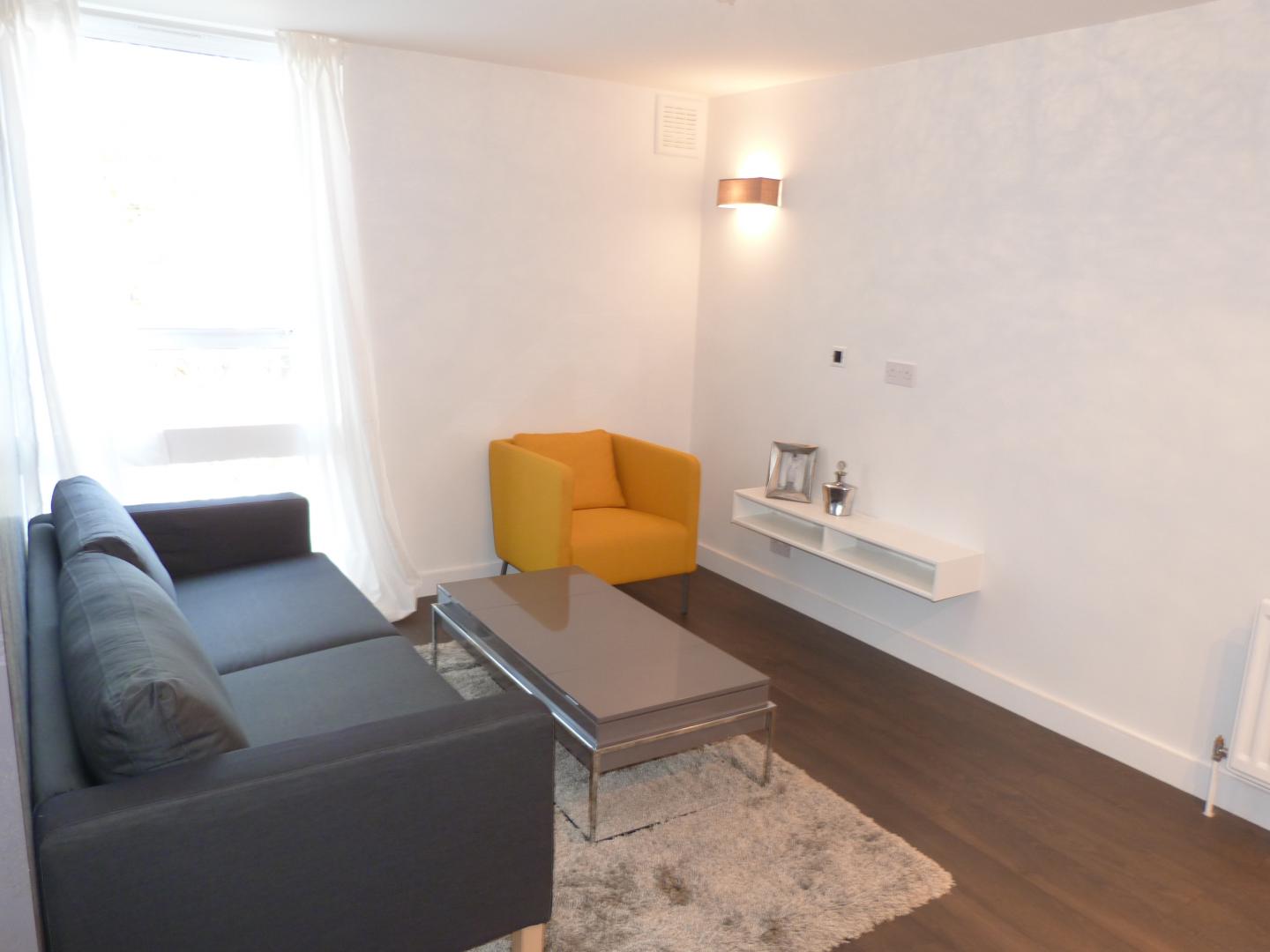 			2 Bedroom, 1 bath, 1 reception Flat			 Brondesbury Villas, QUEENS PARK