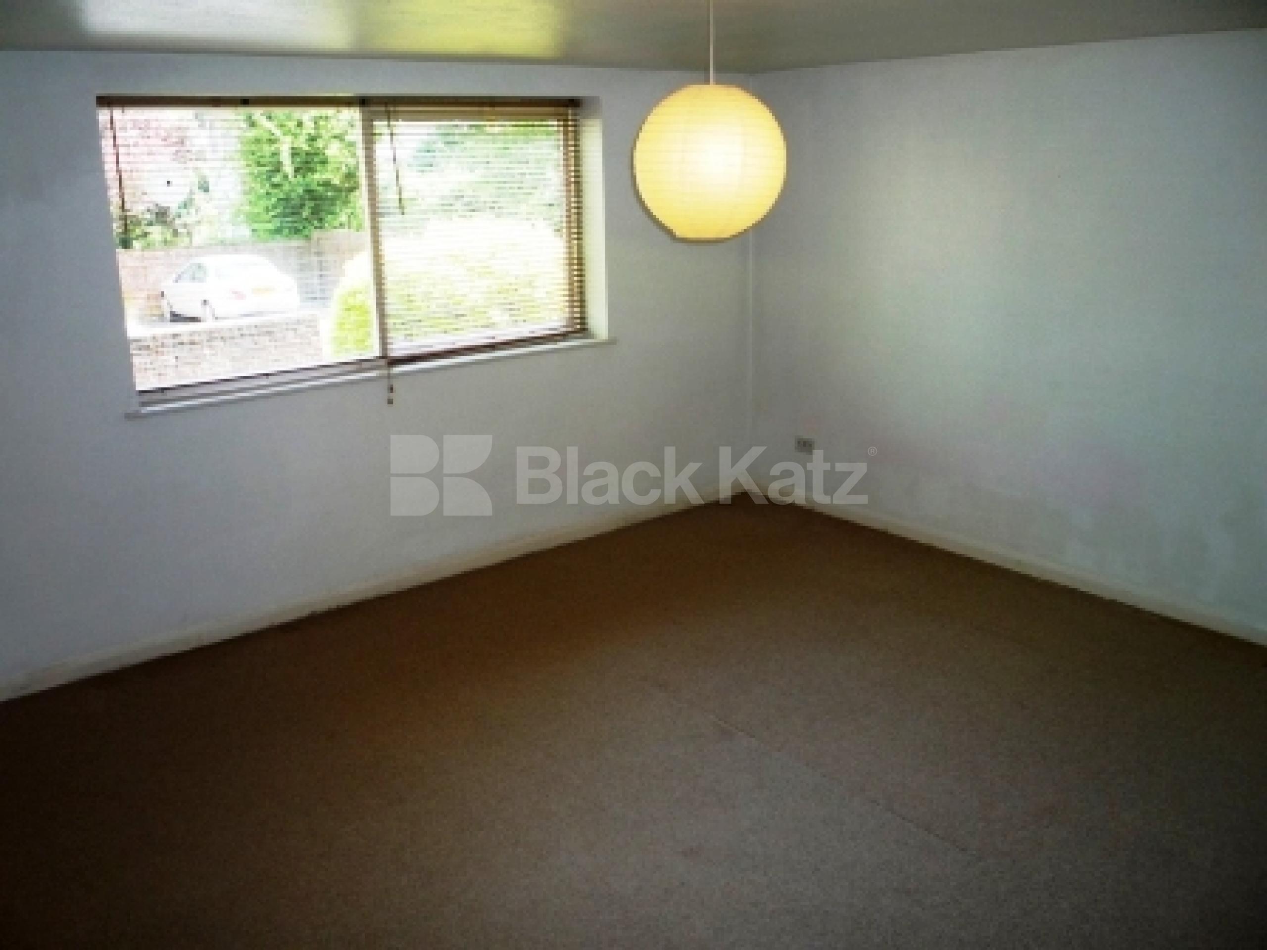 			2 Bedroom, 1 bath, 1 reception Flat			 Waverley Road, CROUCH END N8 N8