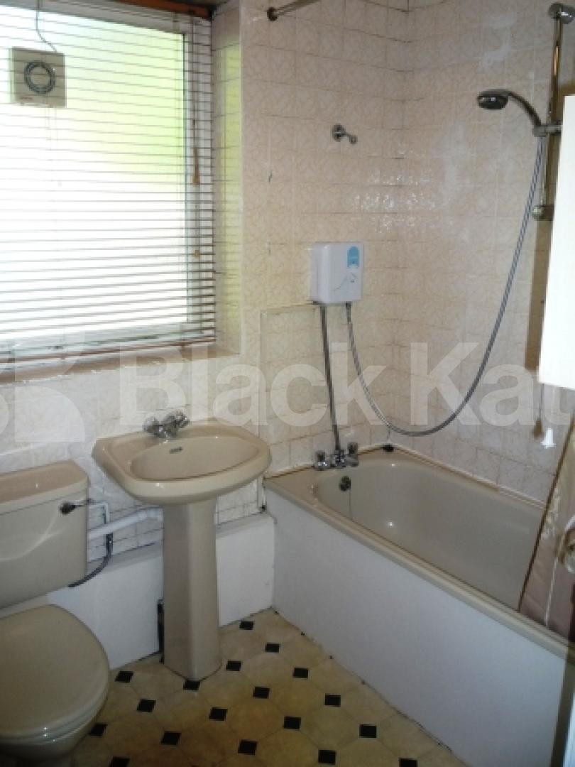 			2 Bedroom, 1 bath, 1 reception Flat			 Waverley Road, CROUCH END N8