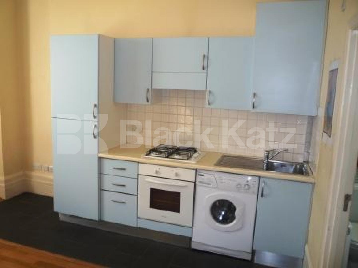 			Studio Apartment, 1 bath, 1 reception Flat			 Muswell Hill, MUSWELL HILL