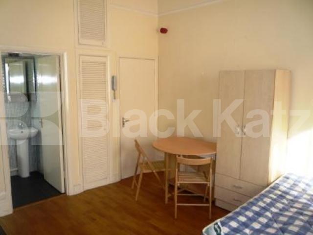 			Studio Apartment, 1 bath, 1 reception Flat			 Muswell Hill, MUSWELL HILL