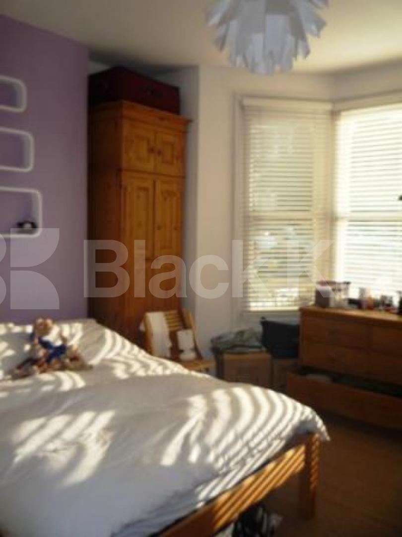 			1 Bedroom, 1 bath, 1 reception Flat			 Ferme Park Road, CROUCH END