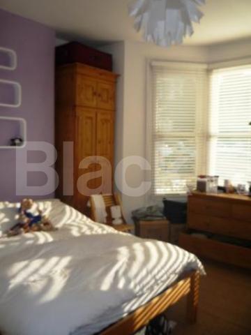 			1 Bedroom, 1 bath, 1 reception Flat			 Ferme Park Road, CROUCH END