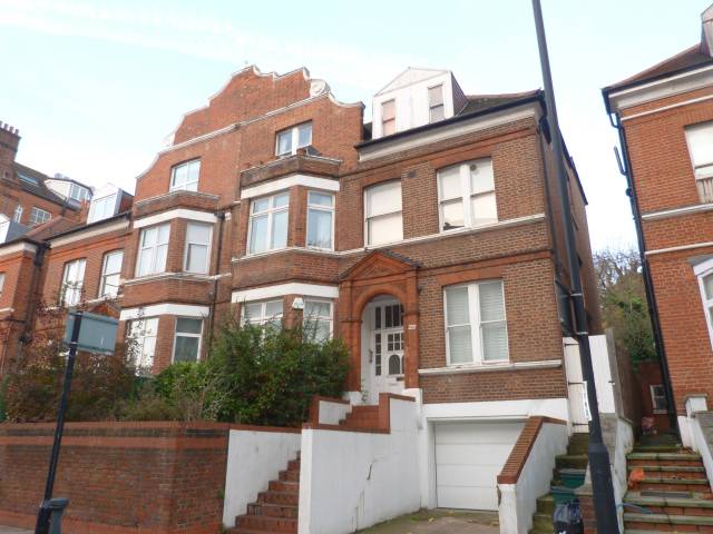 			Fantastic location, 2 Bedroom, 1 bath, 1 reception Flat			 Finchley Road, FINCHLEY ROAD