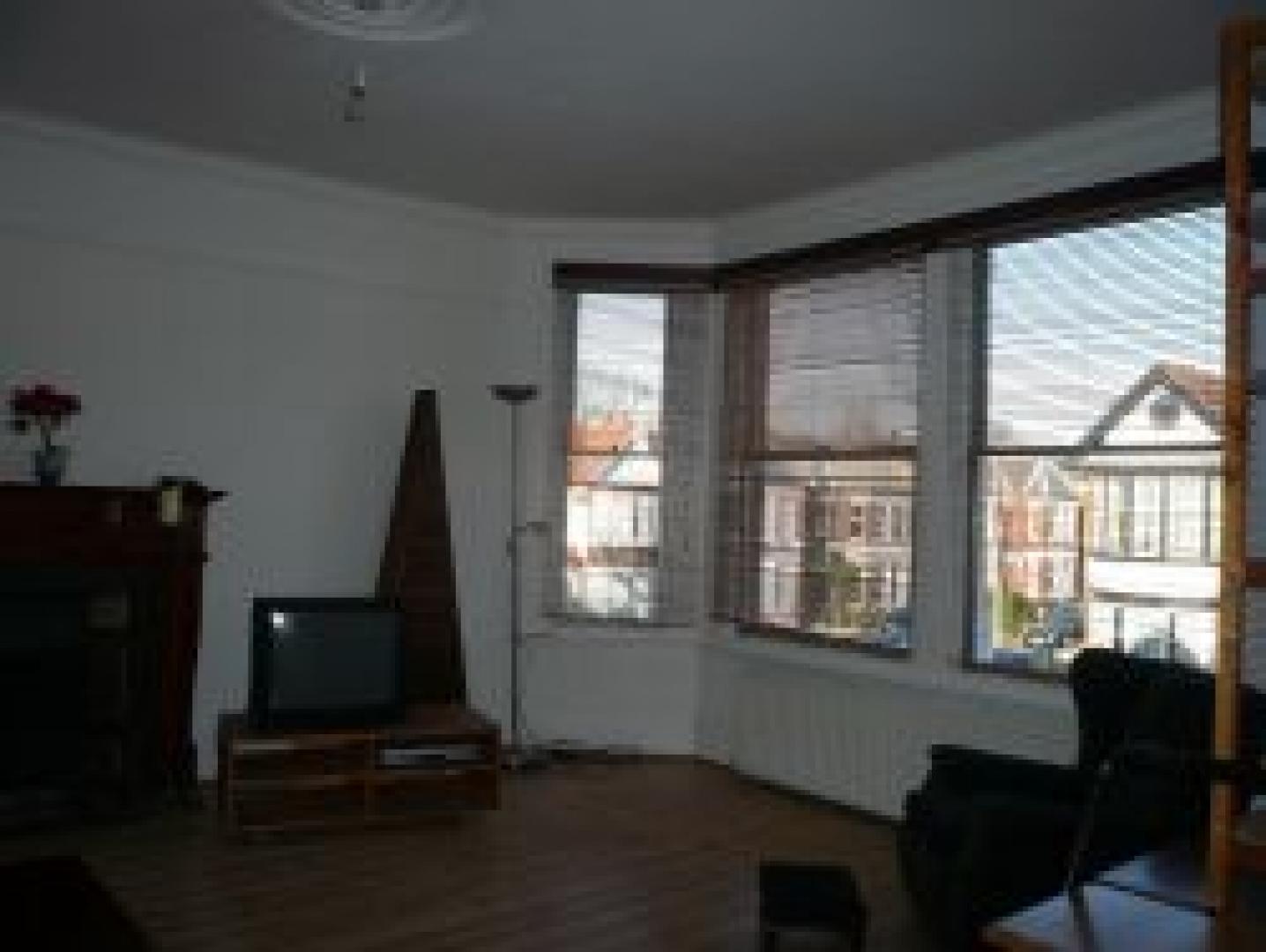 			2 Bedroom, 1 bath, 1 reception Flat			 The Grove, FINCHLEY CENTRAL