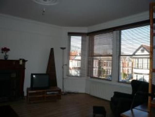 			2 Bedroom, 1 bath, 1 reception Flat			 The Grove, FINCHLEY CENTRAL