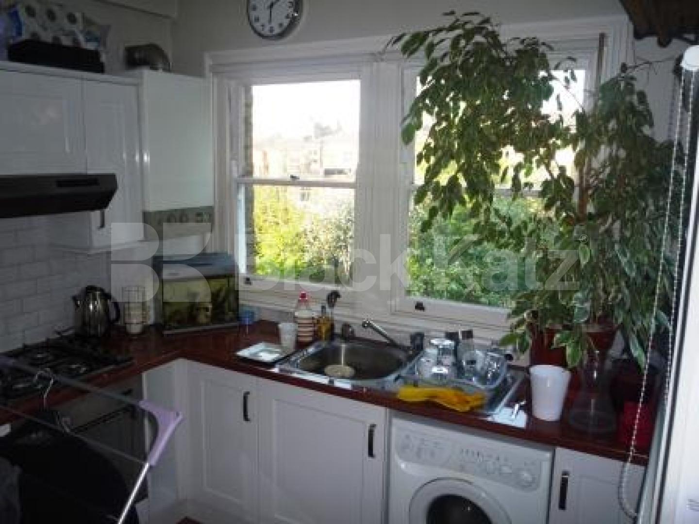 			1 Bedroom, 1 bath, 1 reception Flat			 Ferme Park Road, CROUCH END