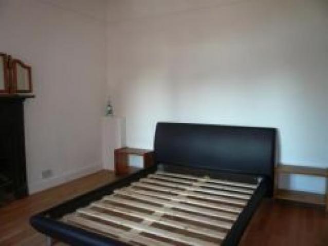 			2 Bedroom, 1 bath, 1 reception Flat			 The Grove, FINCHLEY CENTRAL