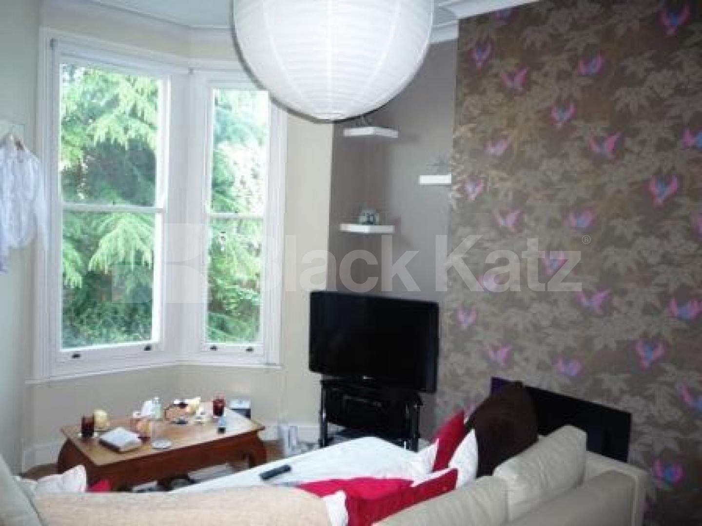 			1 Bedroom, 1 bath, 1 reception Flat			 Ferme Park Road, CROUCH END