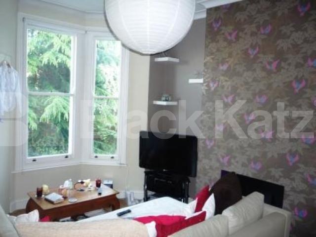 			1 Bedroom, 1 bath, 1 reception Flat			 Ferme Park Road, CROUCH END
