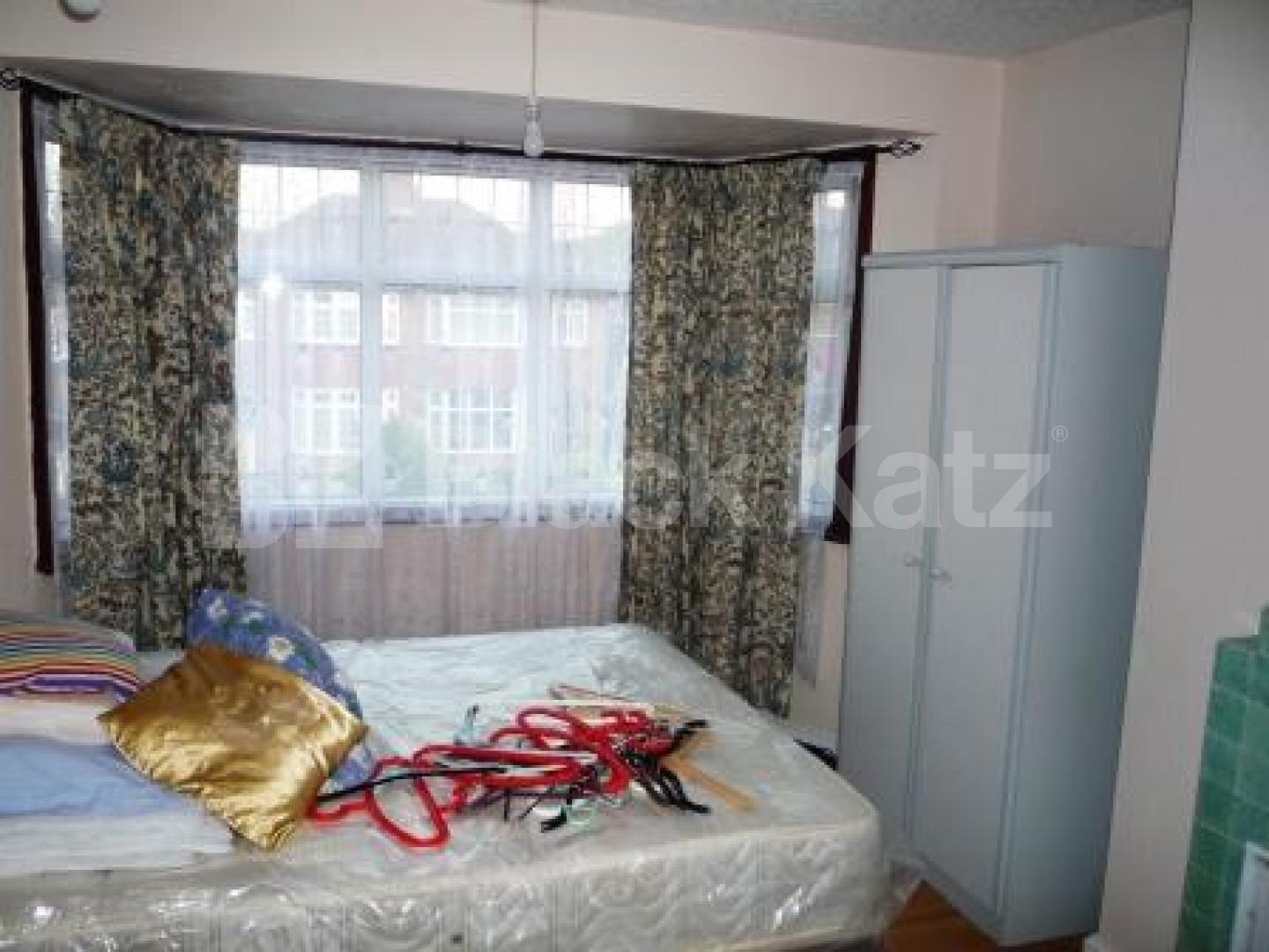 			3 Bedroom, 1 bath, 1 reception House			 Fountain Crescent, SOUTHGATE