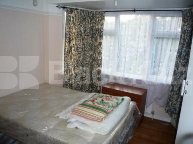 			3 Bedroom, 1 bath, 1 reception House			 Fountain Crescent, SOUTHGATE