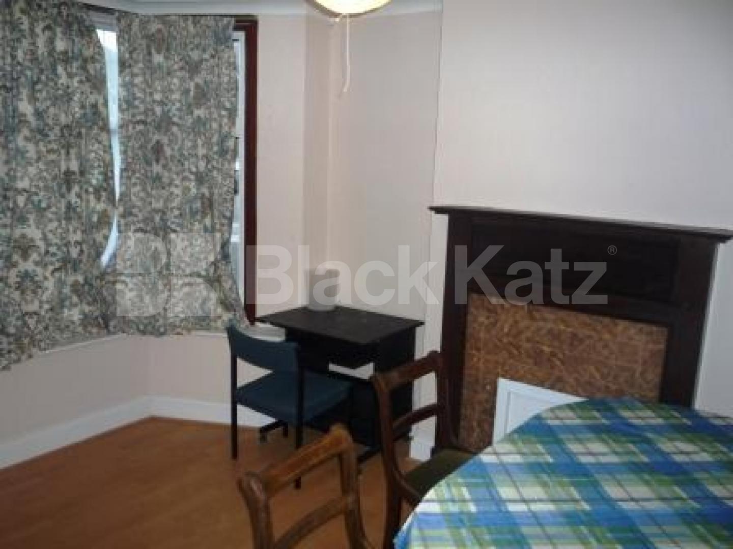 			3 Bedroom, 1 bath, 1 reception House			 Fountain Crescent, SOUTHGATE