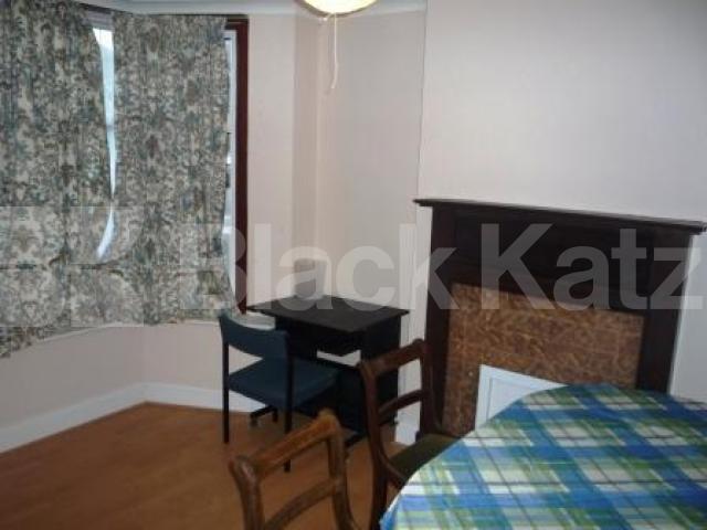 			3 Bedroom, 1 bath, 1 reception House			 Fountain Crescent, SOUTHGATE