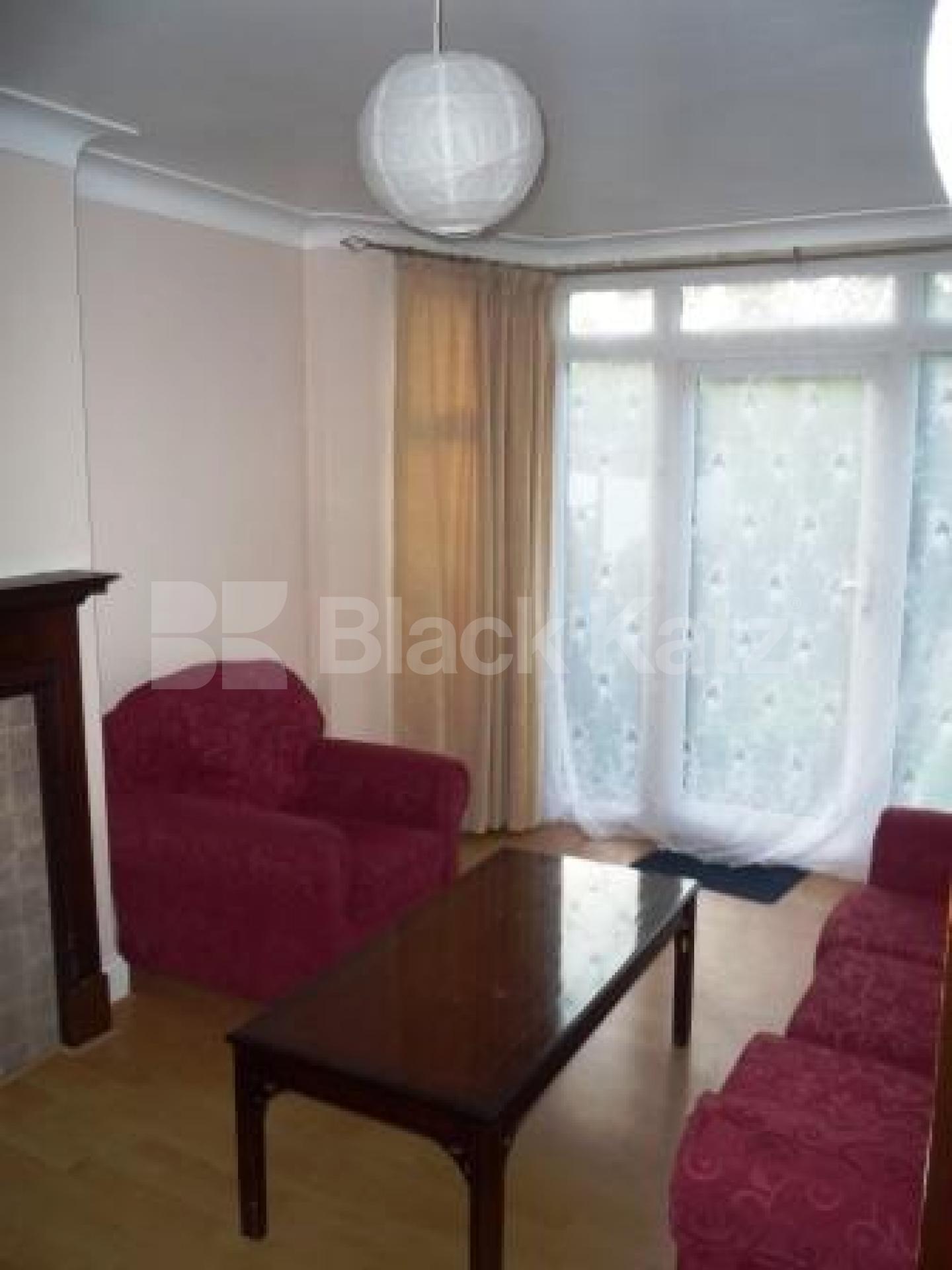 			3 Bedroom, 1 bath, 1 reception House			 Fountain Crescent, SOUTHGATE N14