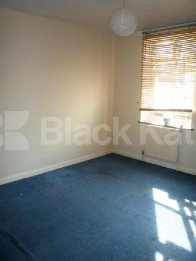 			Seconds from the Broadway!!, 1 Bedroom, 1 bath, 1 reception Flat			 St James Lane, MUSWELL HILL