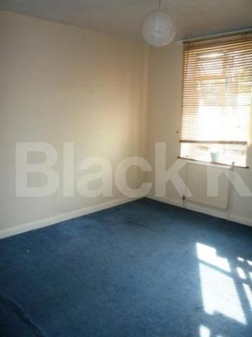 			Seconds from the Broadway!!, 1 Bedroom, 1 bath, 1 reception Flat			 St James Lane, MUSWELL HILL