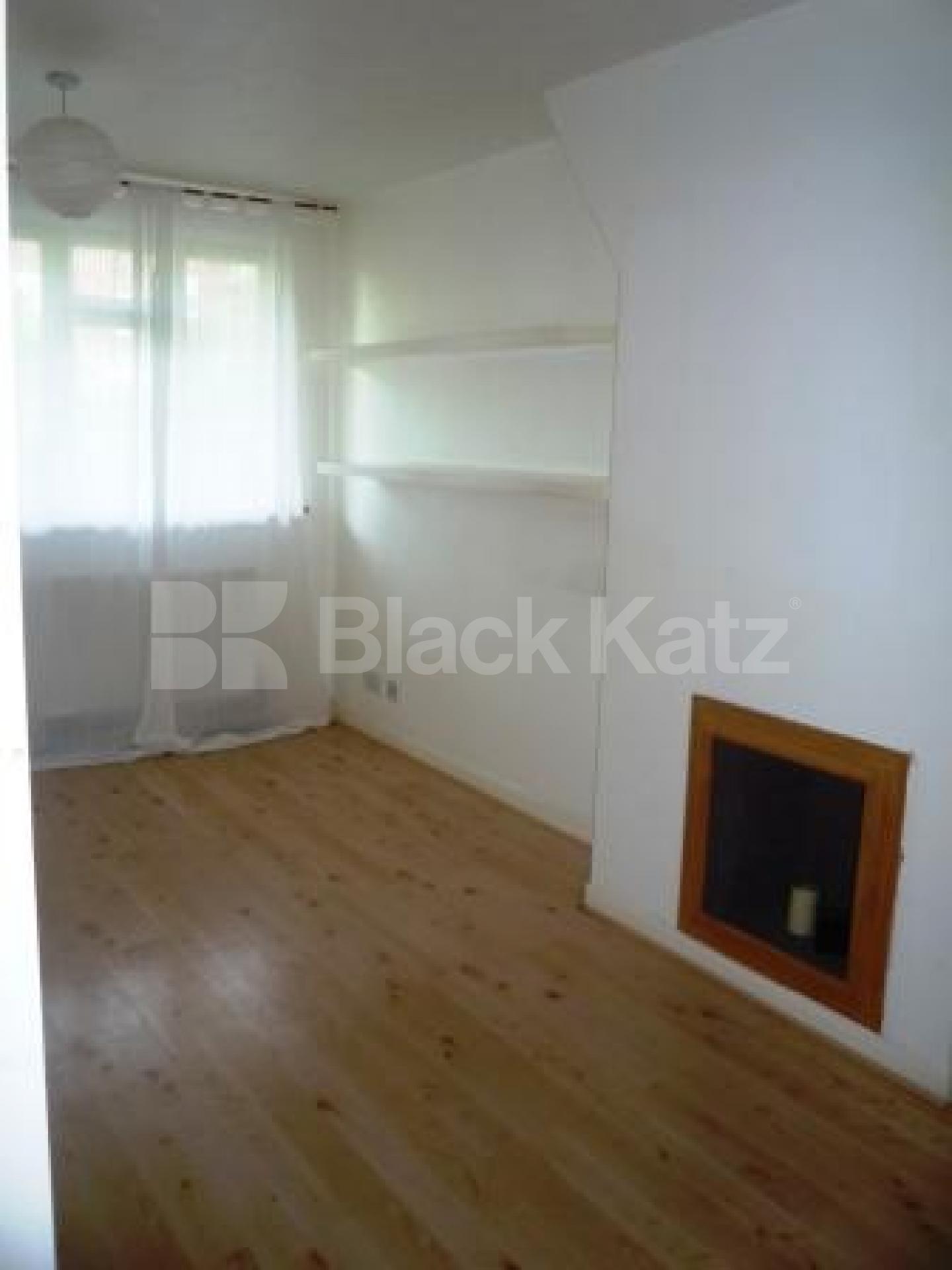 			Seconds from the Broadway!!, 1 Bedroom, 1 bath, 1 reception Flat			 St James Lane, MUSWELL HILL N10