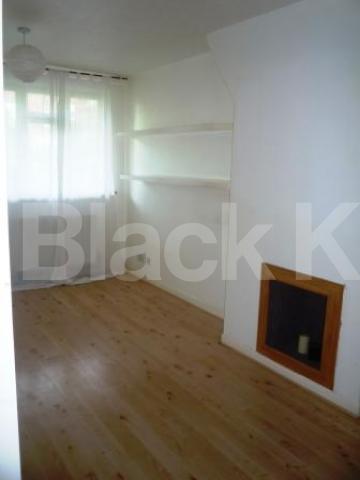 			Seconds from the Broadway!!, 1 Bedroom, 1 bath, 1 reception Flat			 St James Lane, MUSWELL HILL