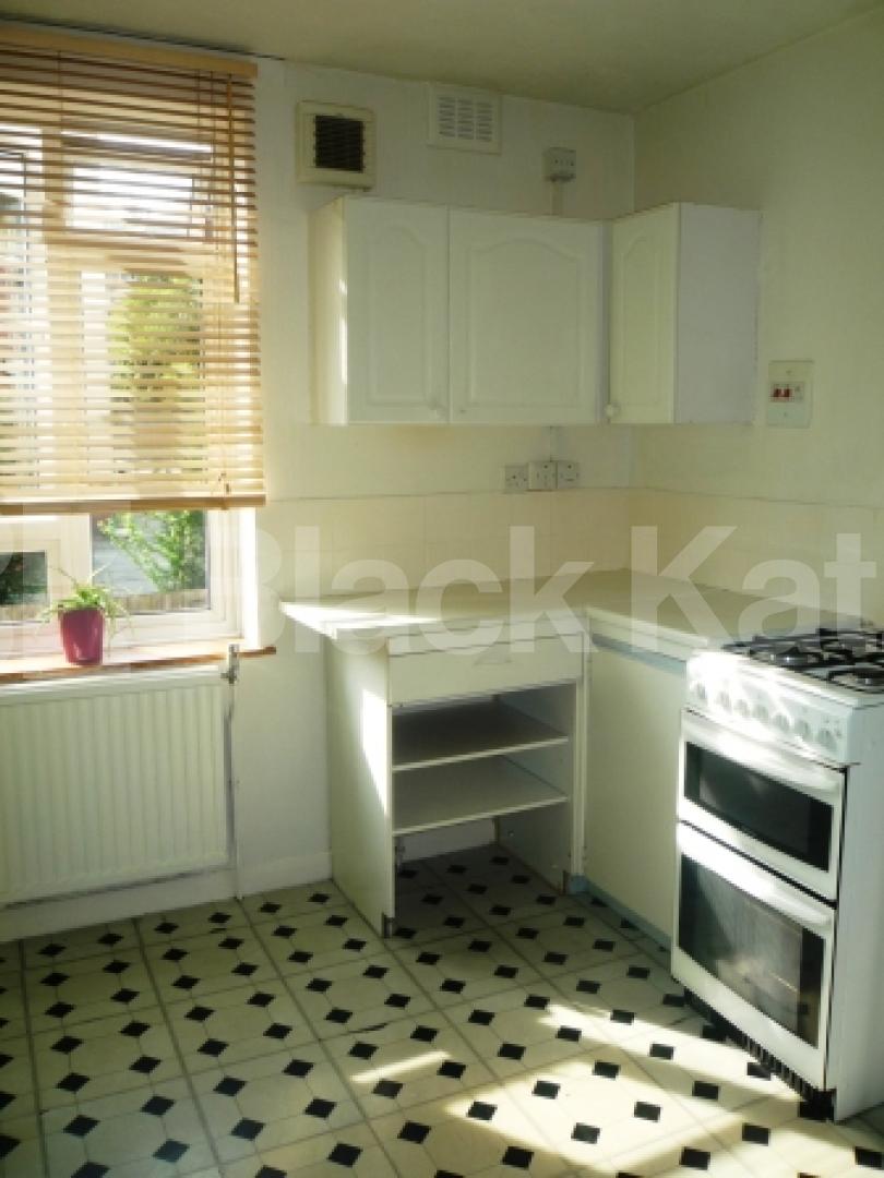 			Seconds from the Broadway!!, 1 Bedroom, 1 bath, 1 reception Flat			 St James Lane, MUSWELL HILL