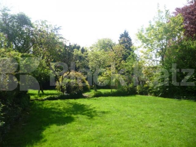 			5 Bedroom, 1 bath, 1 reception Flat			 Bancroft Avenue, HAMPSTEAD GARDEN SUBURBS N2