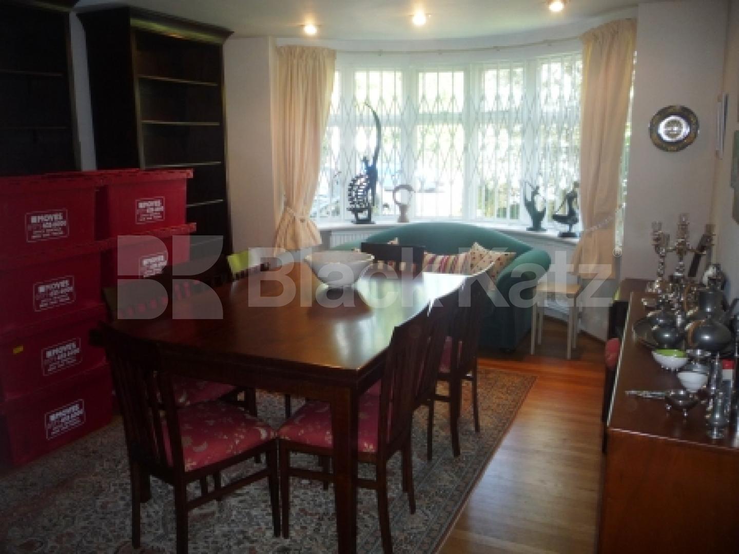 			5 Bedroom, 1 bath, 1 reception Flat			 Bancroft Avenue, HAMPSTEAD GARDEN SUBURBS N2