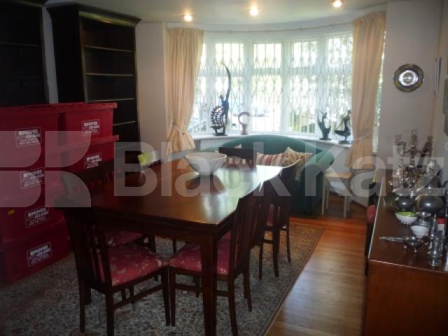 			5 Bedroom, 1 bath, 1 reception Flat			 Bancroft Avenue, HAMPSTEAD GARDEN SUBURBS N2