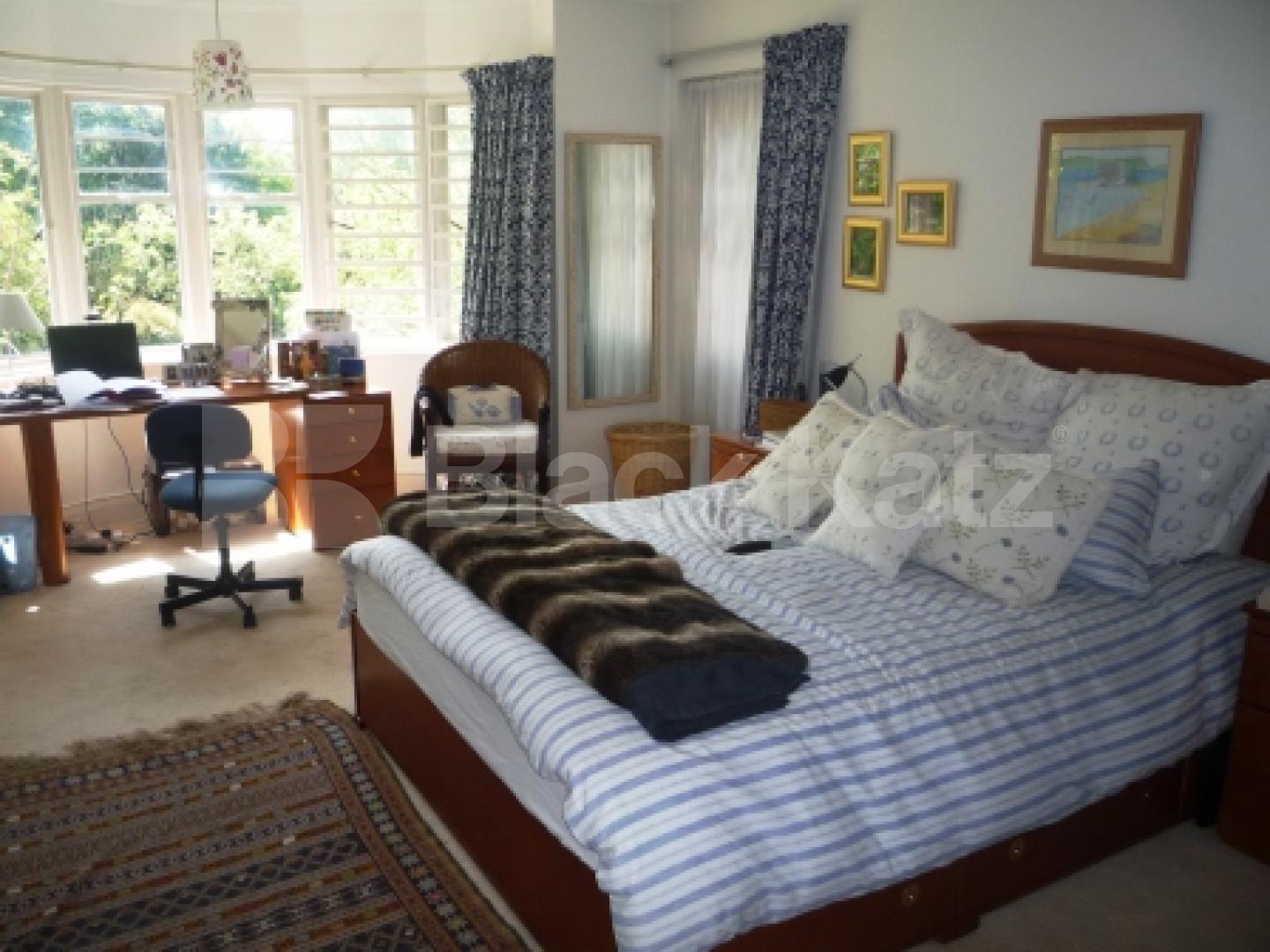 			5 Bedroom, 1 bath, 1 reception Flat			 Bancroft Avenue, HAMPSTEAD GARDEN SUBURBS N2