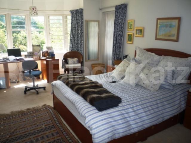 			5 Bedroom, 1 bath, 1 reception Flat			 Bancroft Avenue, HAMPSTEAD GARDEN SUBURBS N2