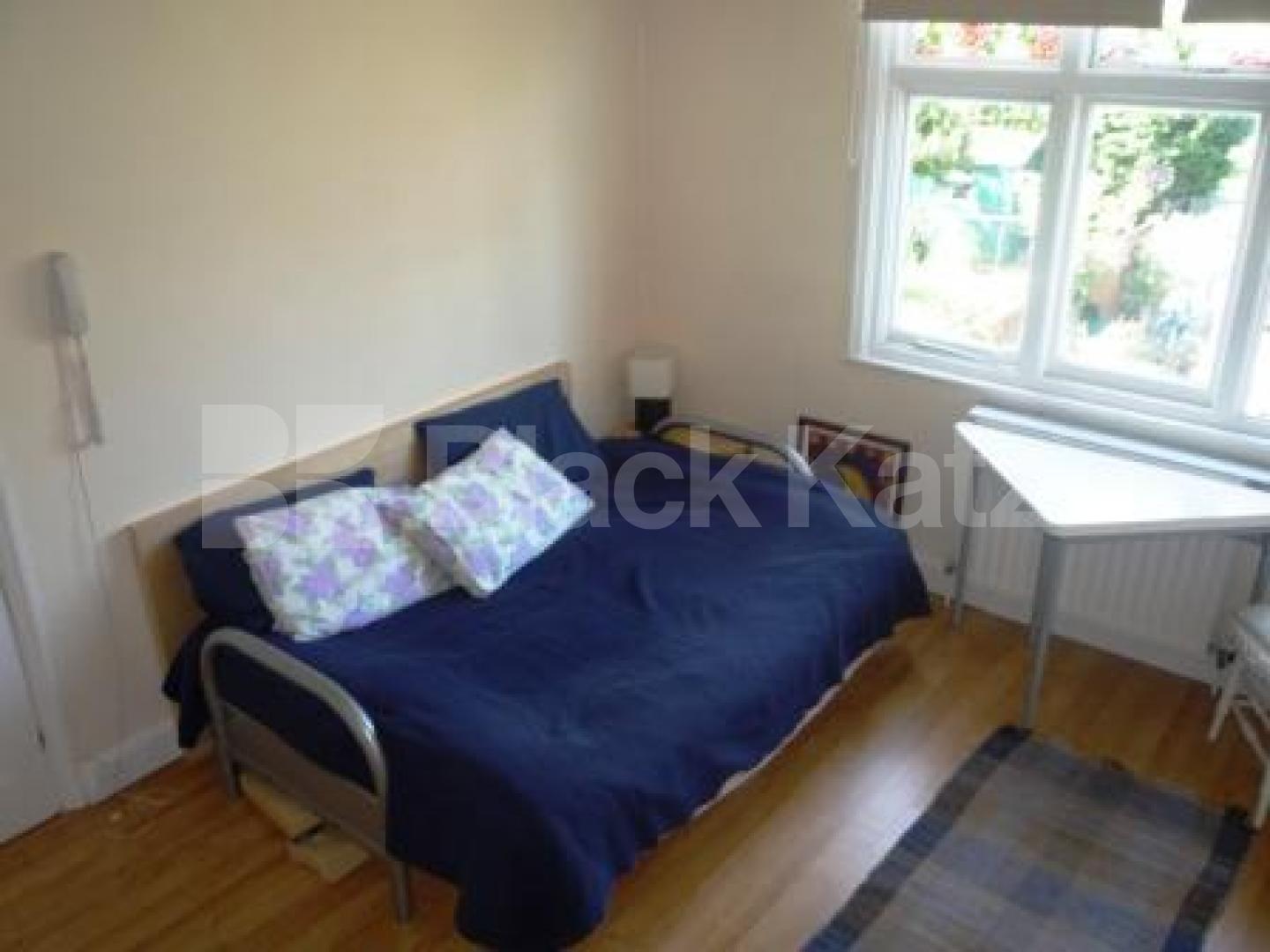 			LET!, 1 Bedroom, 1 bath, 1 reception Flat			 Greenham Road, MUSWELL HILL N10